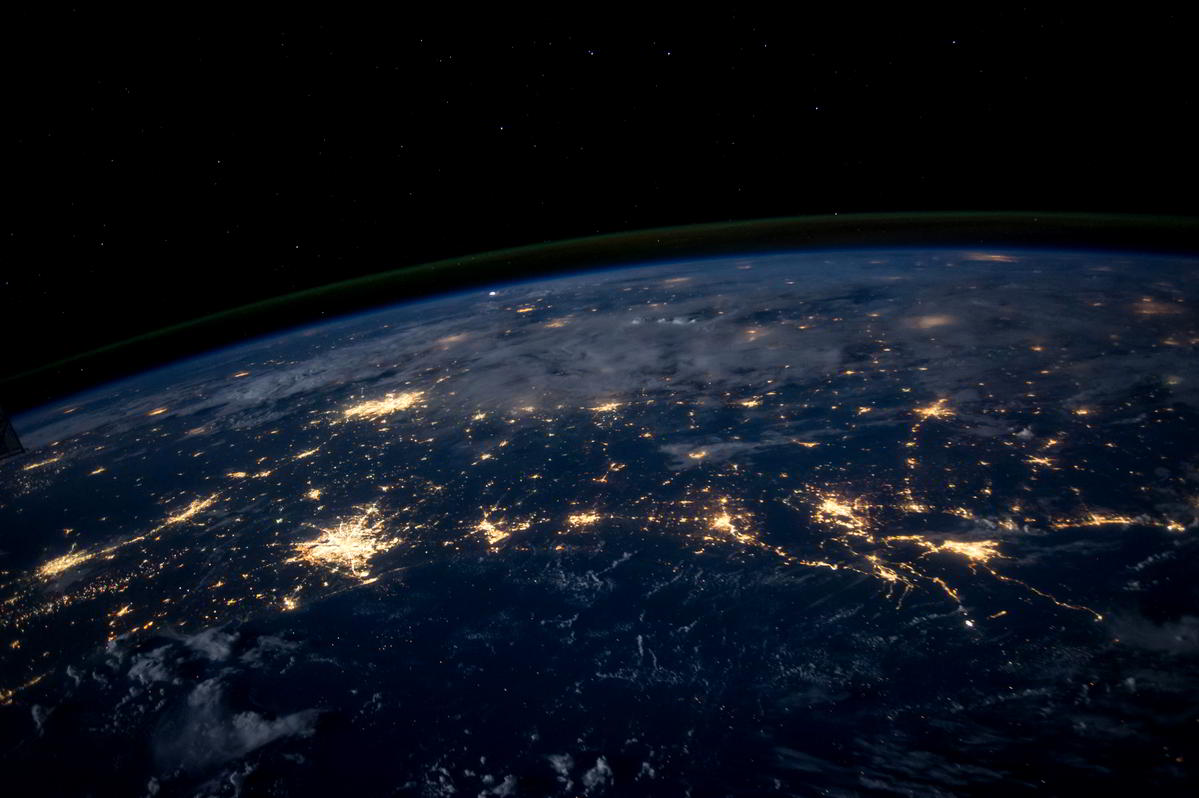 imagen nocturna desde el espacio, la tierra de noche